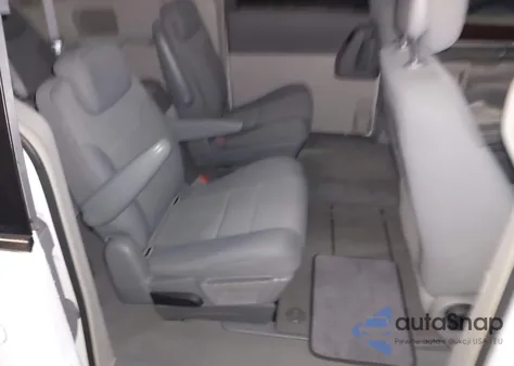 2010 Chrysler Town & Country Touring z USA, uszkodzony, nr VIN 2A4RR5D14AR304351